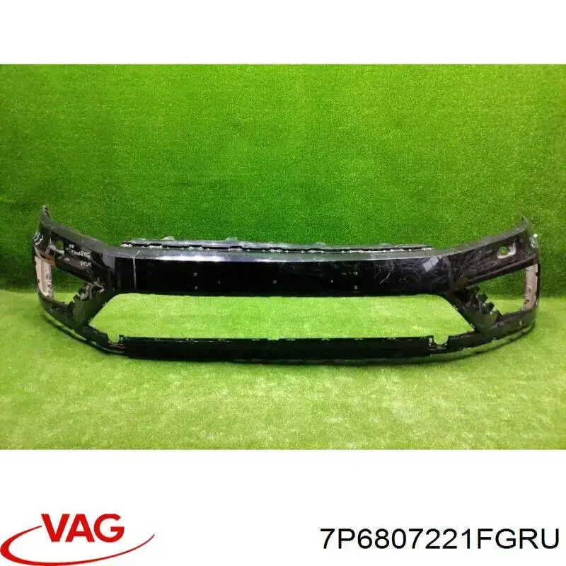 7P6807221FGRU VAG Zderzak przedni