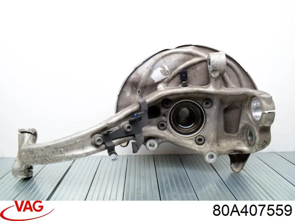 80A407559 VAG Czop (zwrotnica) przedni lewy