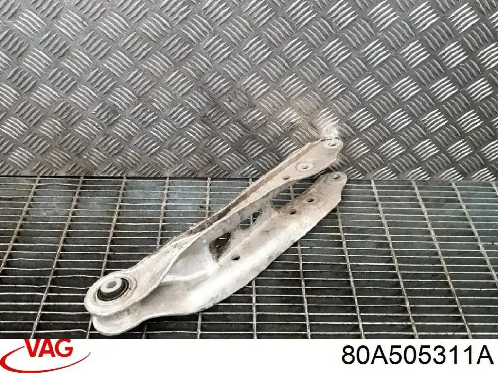 Do koszyka 80A505311A VAG Wahacz zawieszenia tylnego dolny lewy/prawy