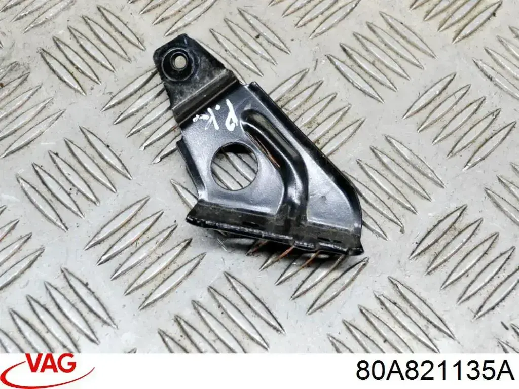 Wspornik do mocowania błotnika przedniego lewy przedni VAG 80A821135A cena, od 76,59 USD