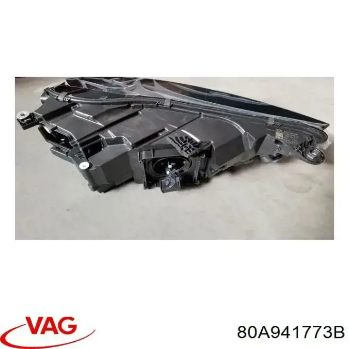 Reflektor lewy VAG 80A941773B cena, od 603,93 USD