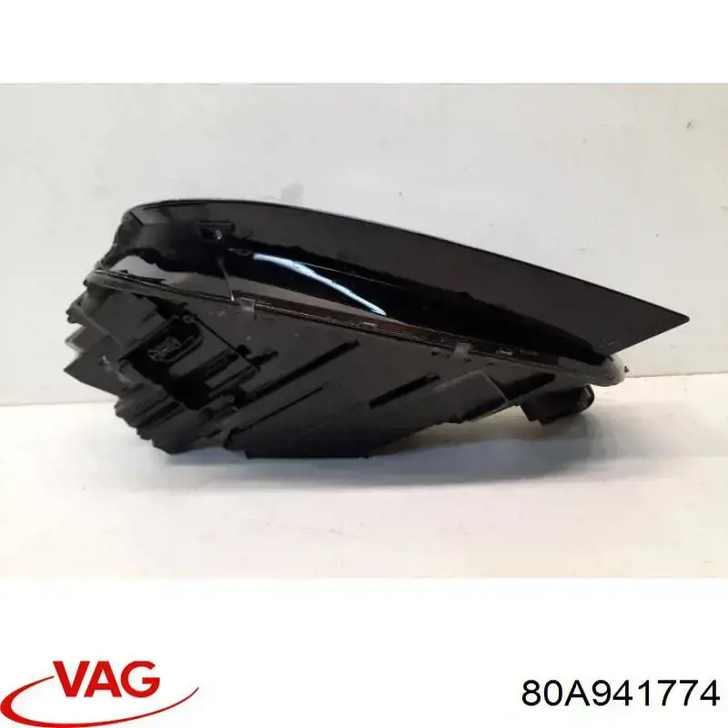 Reflektor prawy VAG 80A941774 cena, od 1455,14 USD