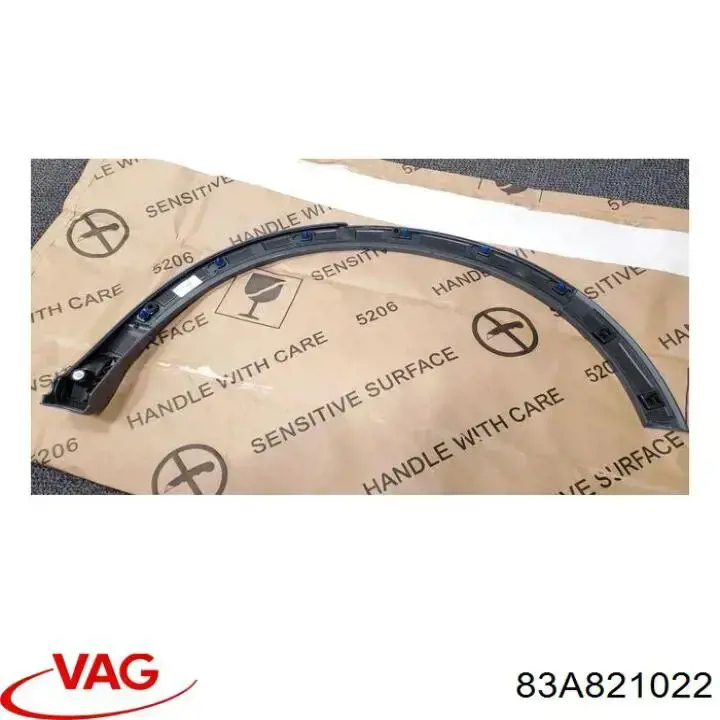83A821022 VAG Błotnik przedni prawy