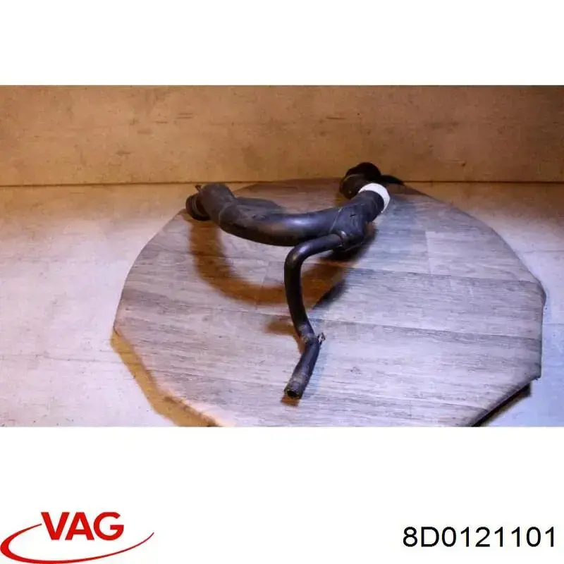 Przewód (króciec) chłodnicy górny 8D0121101 VAG