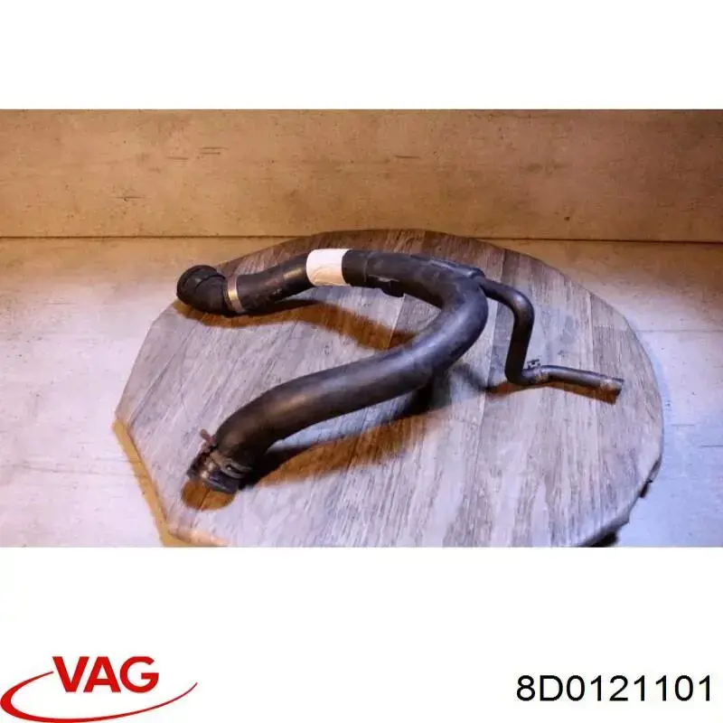 Do koszyka 8D0121101 VAG Przewód (króciec) chłodnicy górny