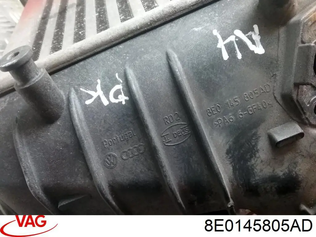 Chłodnica intercoolera 8E0145805AD VAG
