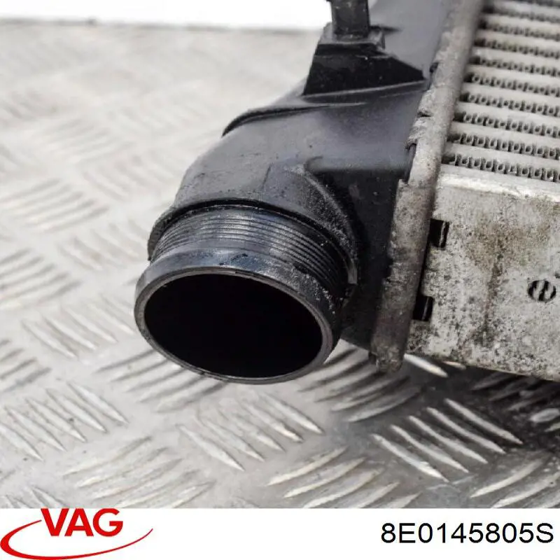 Do koszyka 8E0145805S VAG Chłodnica intercoolera