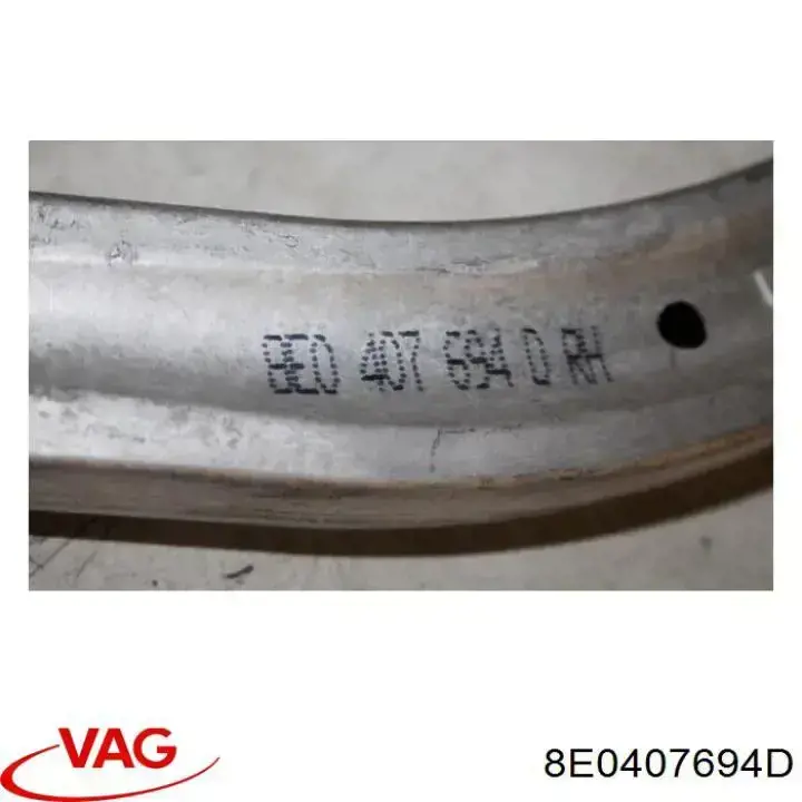 Do koszyka 8E0407694D VAG Wahacz zawieszenia przedniego dolny prawy