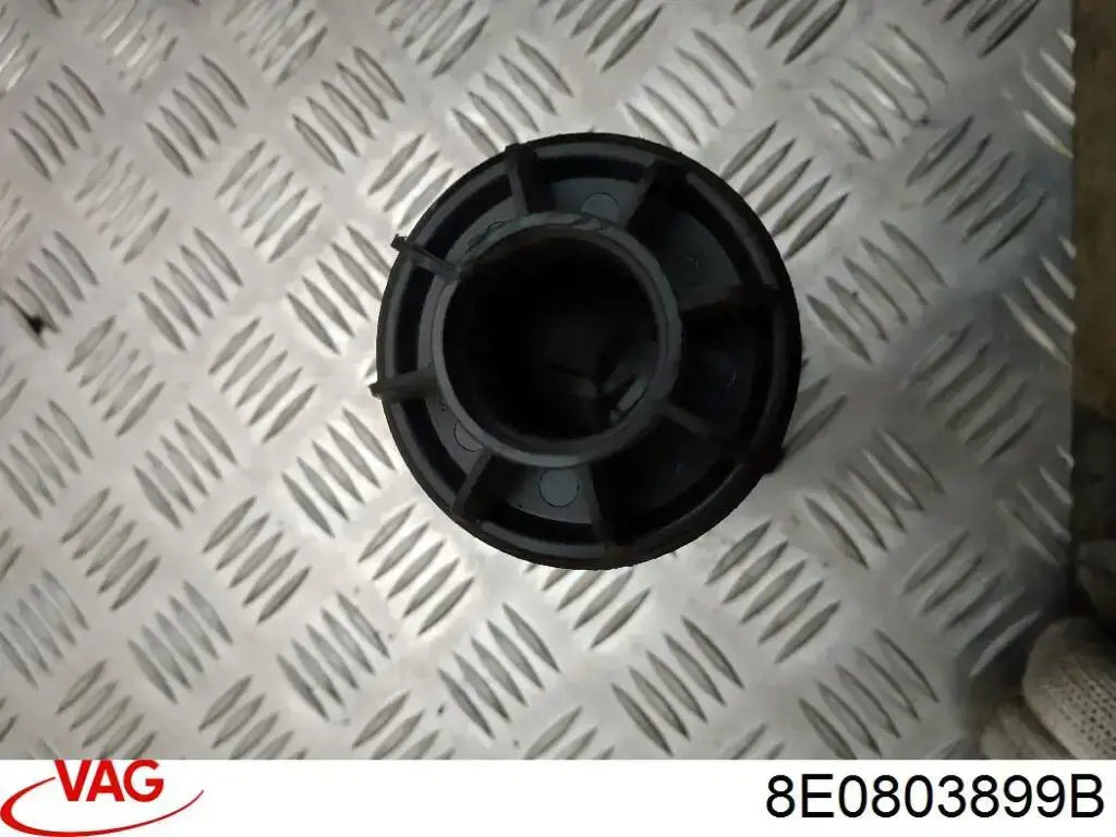 Śruba VAG 8E0803899B cena, od 7,84 USD