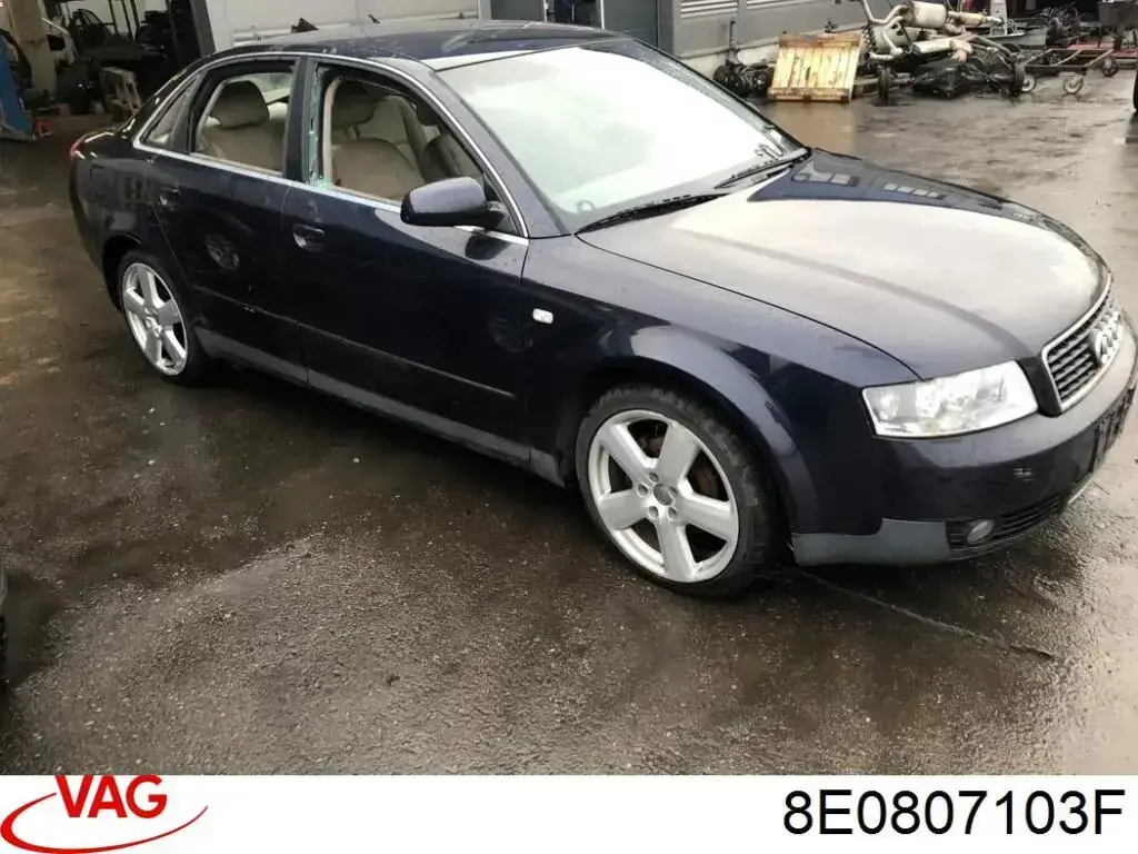 Zderzak przedni VAG 8E0807103F cena, od 172,94 USD