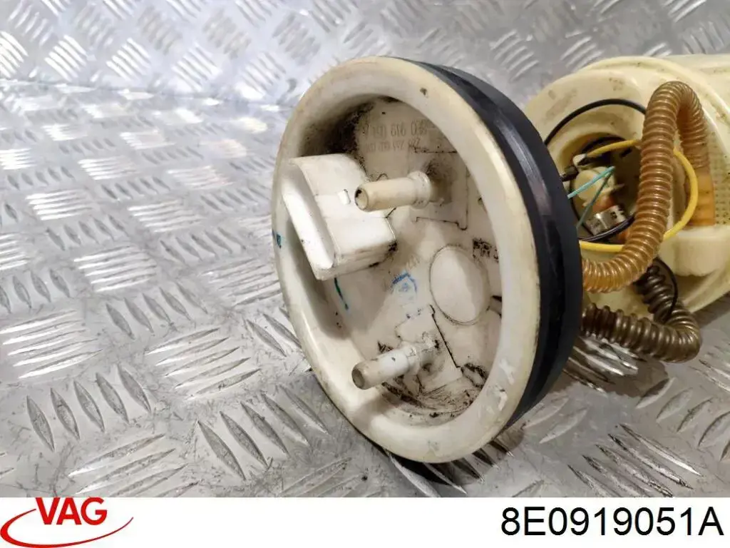 Moduł pompy paliwowej z czujnikiem poziomu paliwa VAG 8E0919051A cena, od 104,27 USD