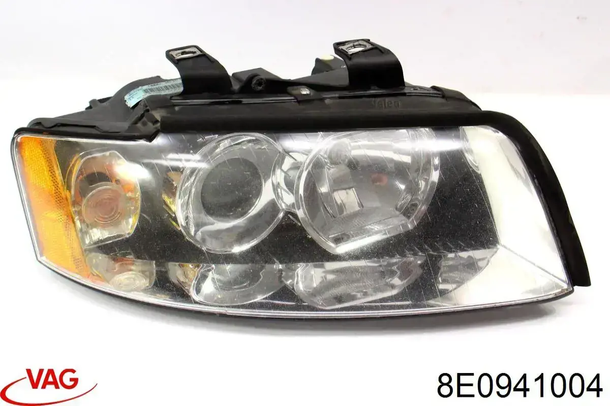 8E0941004 VAG Reflektor prawy