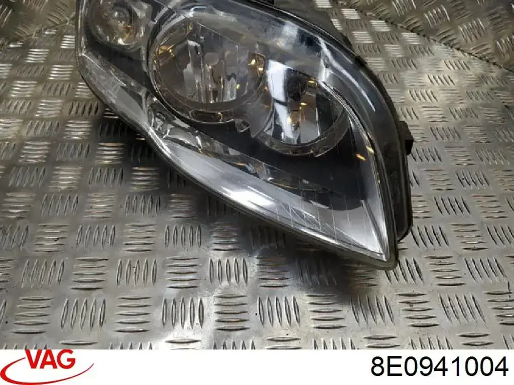 Reflektor prawy VAG 8E0941004 cena, od 105,56 USD