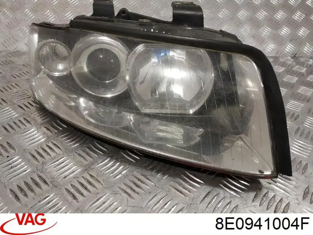 Reflektor prawy VAG 8E0941004F cena, od 149,06 USD