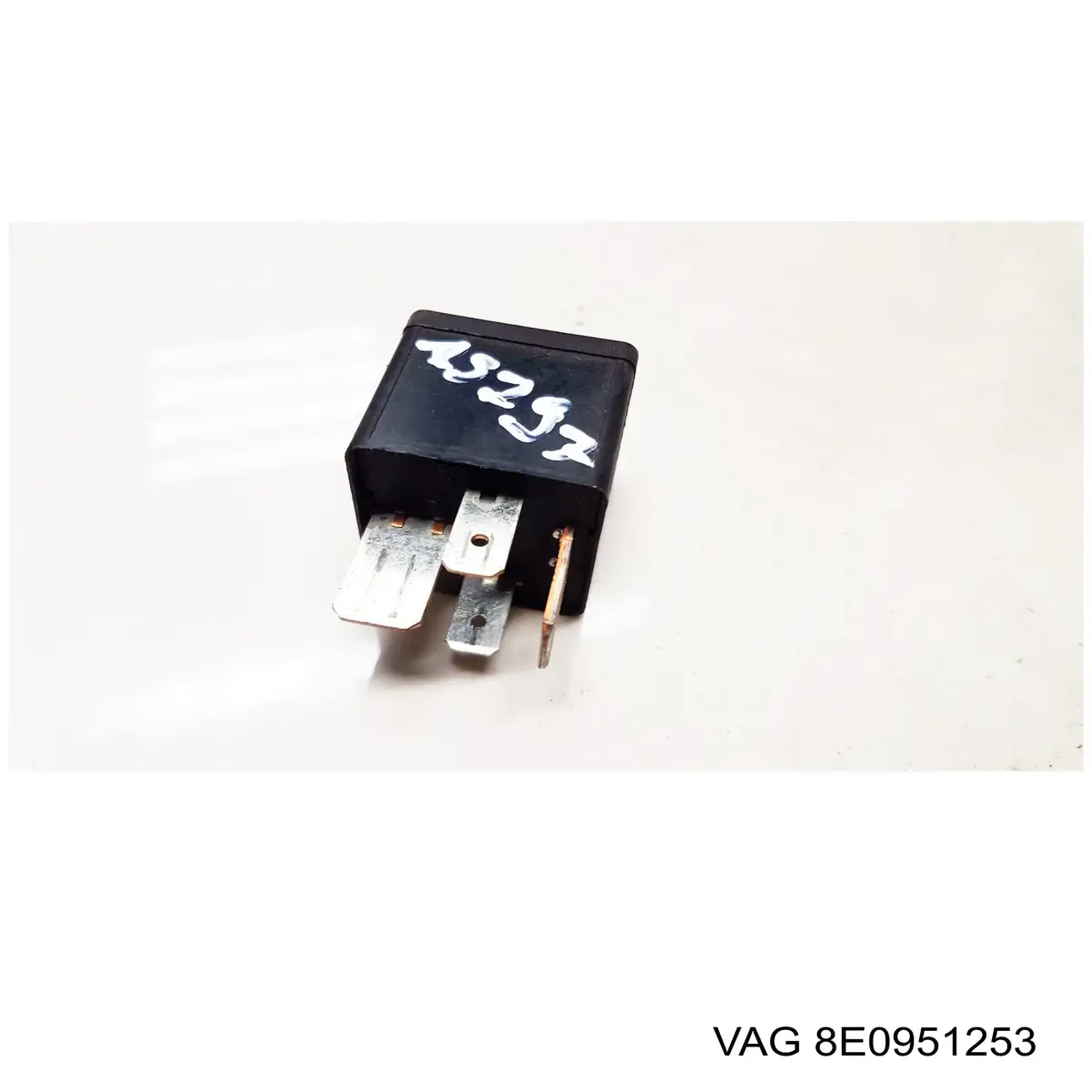 Przekaźnik pompy paliwa elektrycznej VAG 8E0951253 cena, od 11,66 USD