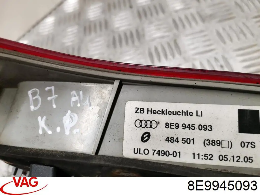 Do koszyka 8E9945093 VAG Lampa zespolona tylna lewa wewnętrzna