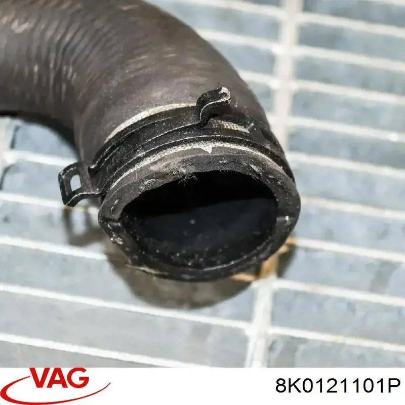 Przewód (króciec) chłodnicy górny VAG 8K0121101P
