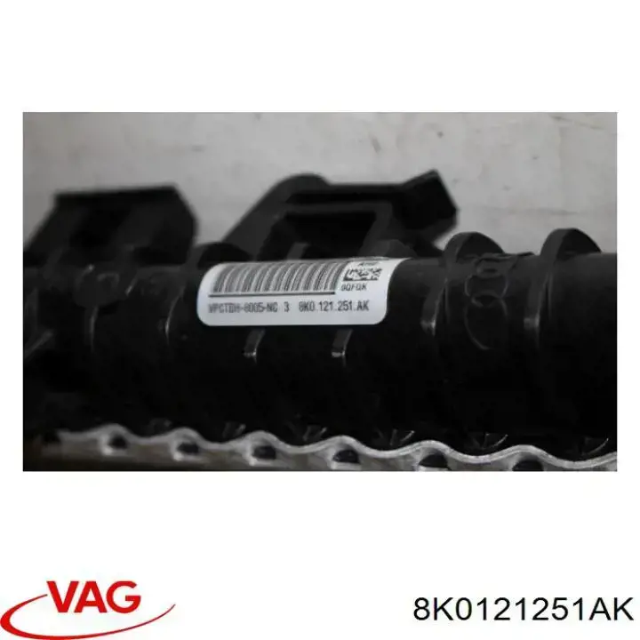 Chłodnica silnika 8K0121251AK VAG