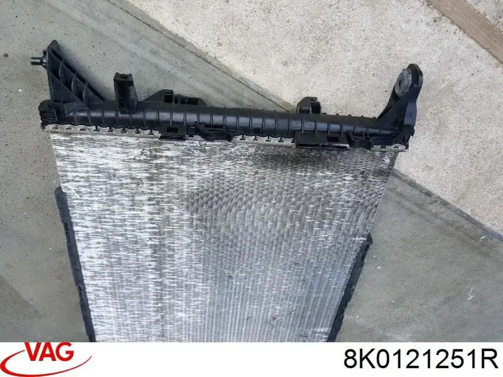 Chłodnica silnika 8K0121251R VAG