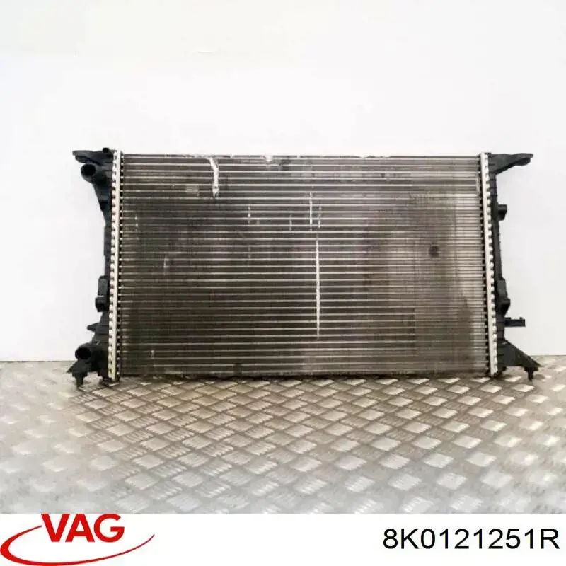 Chłodnica silnika 8K0121251R VAG