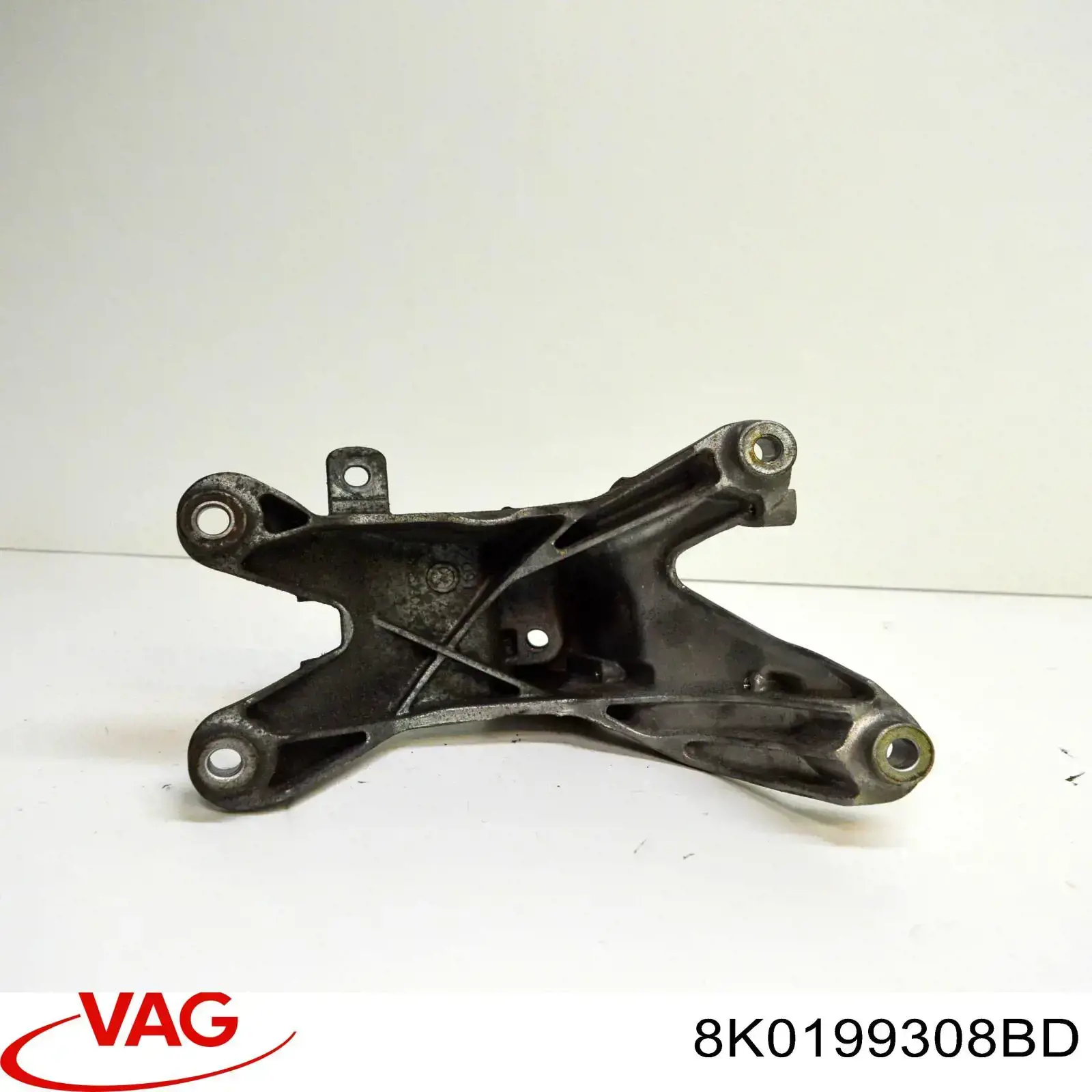 8K0199308BD VAG Wspornik prawej poduszki (podpory) silnika