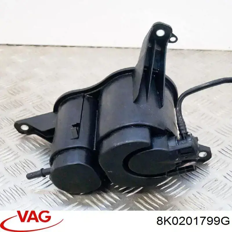 POCHŁANIACZ PAR PALIWA Audi A4 B8