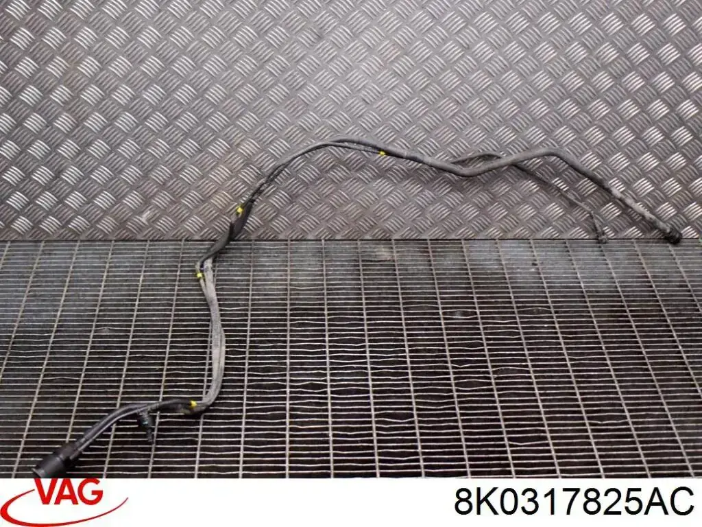 8K0317825AC VAG Rura chłodnicy oleju automatycznej skrzyni biegów, dolna