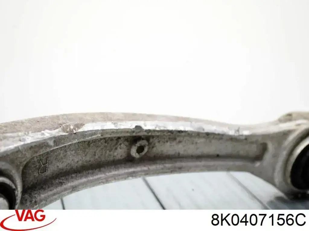 8K0407156C VAG Wahacz zawieszenia przedniego dolny prawy