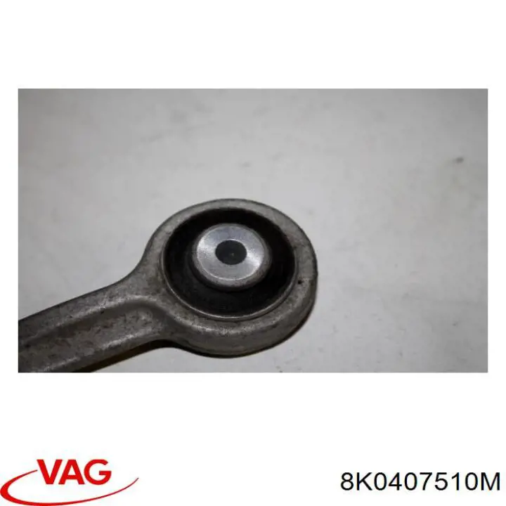 Do koszyka 8K0407510M VAG Wahacz zawieszenia przedniego prawy górny
