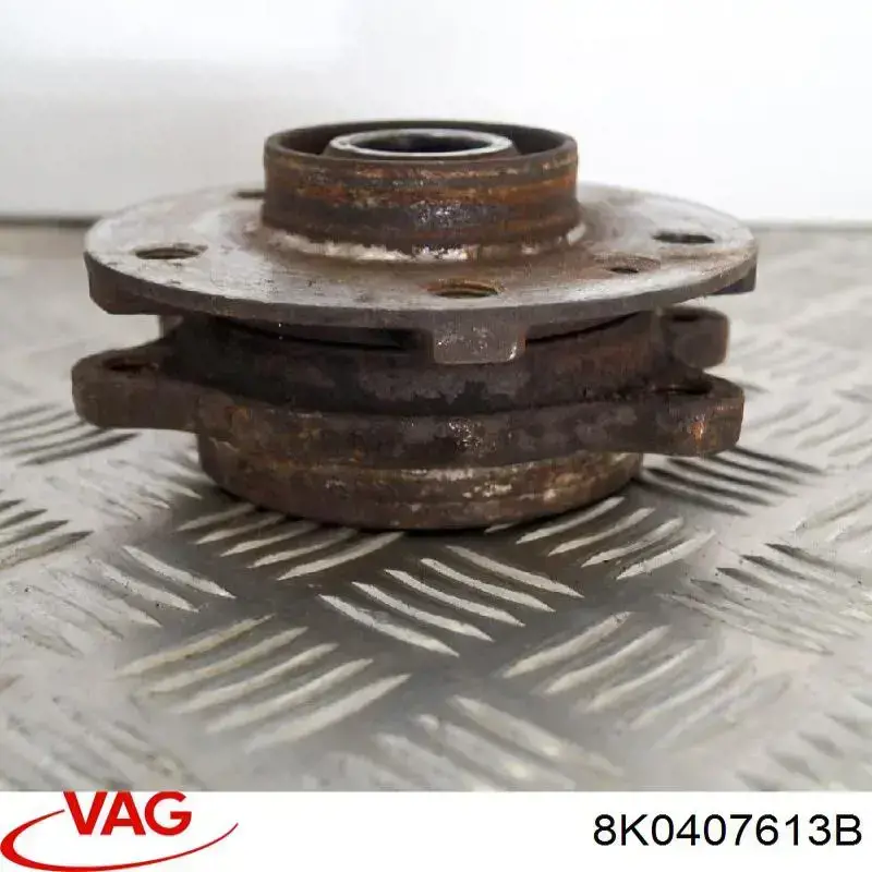 Piasta przednia 8K0407613B VAG