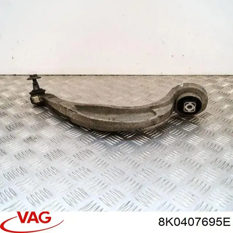 Do koszyka 8K0407695E VAG Wahacz zawieszenia przedniego dolny lewy