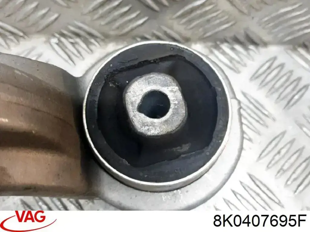 Do koszyka 8K0407695F VAG Wahacz zawieszenia przedniego dolny lewy