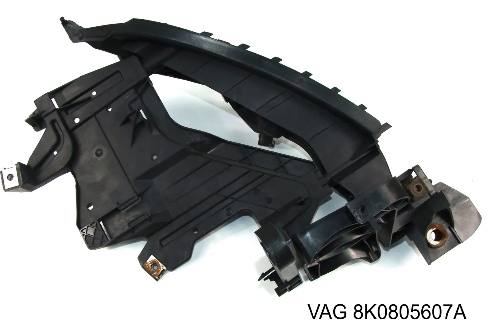 8K0805607A VAG Wsponik (adapter) mocowania reflektora przedniego lewego