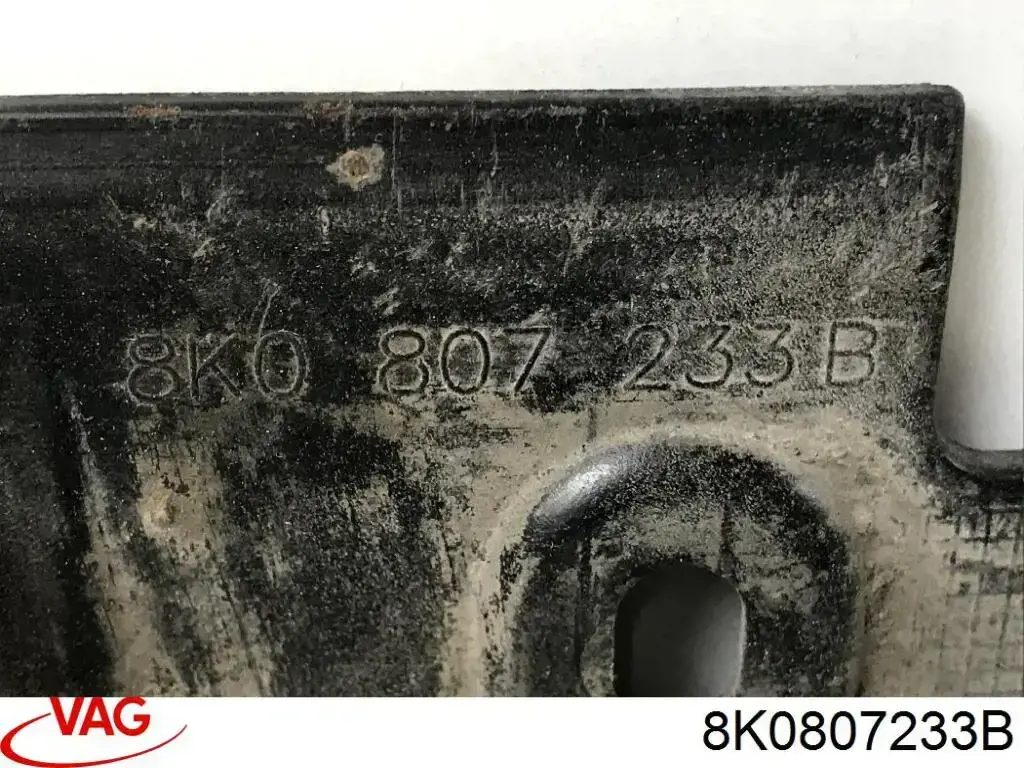 Osłona zderzaka przedniego VAG 8K0807233B cena, od 68,10 USD