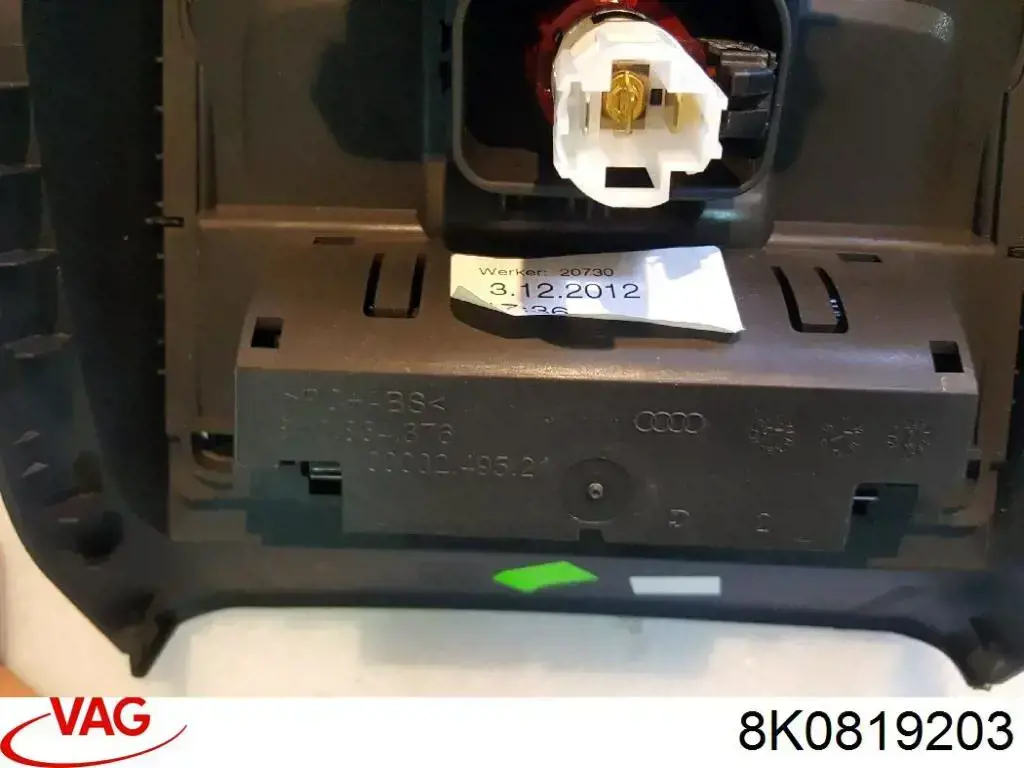 Do koszyka 8K0819203 VAG Kratka wentylacji kabiny w podłokietniku tylna