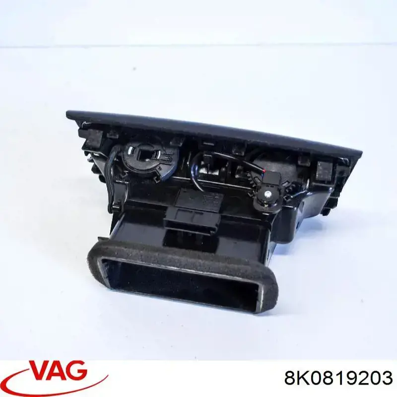 Kratka wentylacji kabiny w podłokietniku tylna 8K0819203 VAG