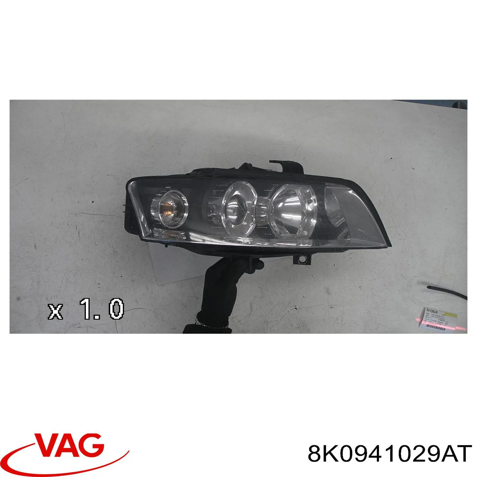 Reflektor lewy VAG 8K0941029AT cena, od 843,81 USD