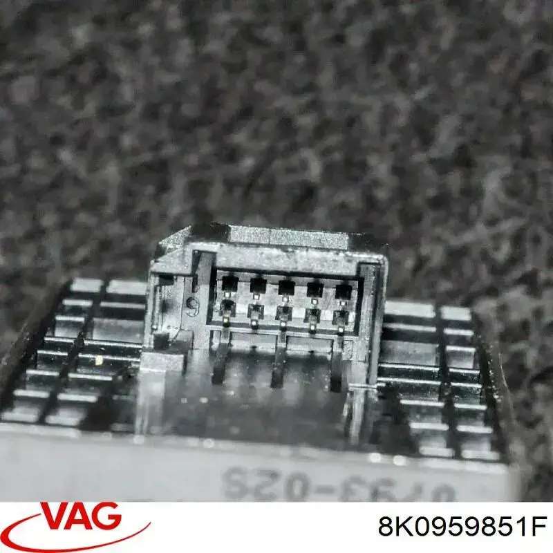 Do koszyka 8K0959851F VAG Panel przyciskowy sterowania podnośnikiem szyby przedni lewy
