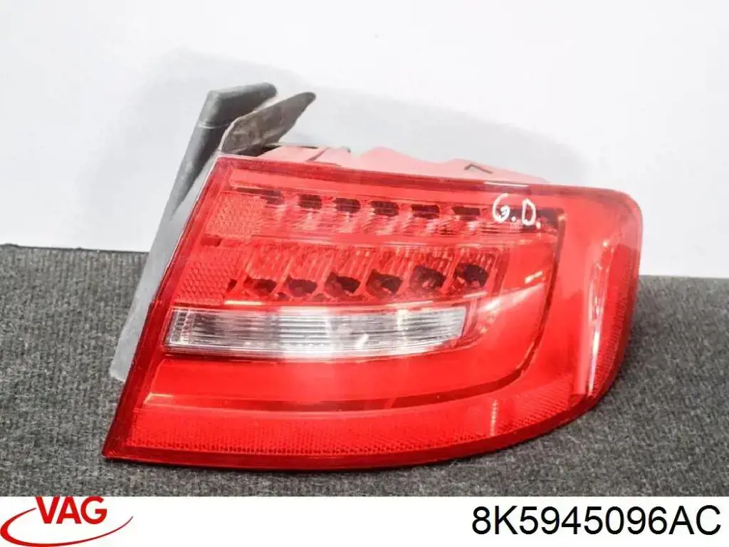 8K5945096AC VAG Lampa zespolona tylna prawa zewnętrzna