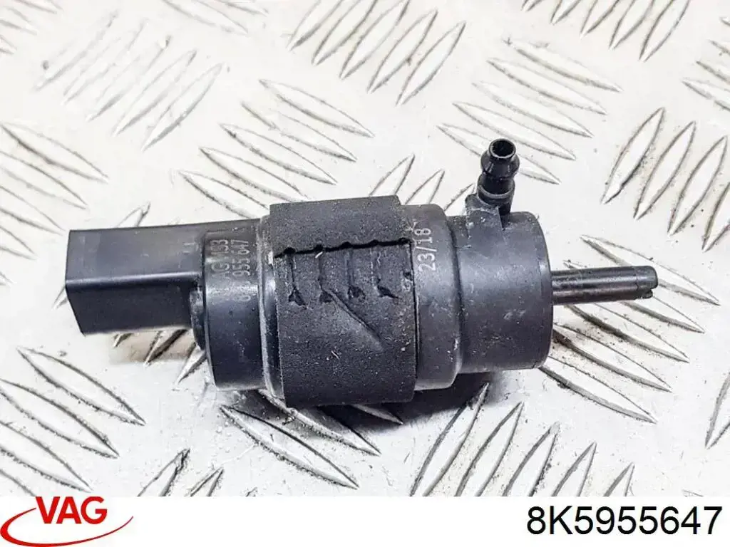 Pompka spryskiwacza szyby przedniej 8K5955647 VAG