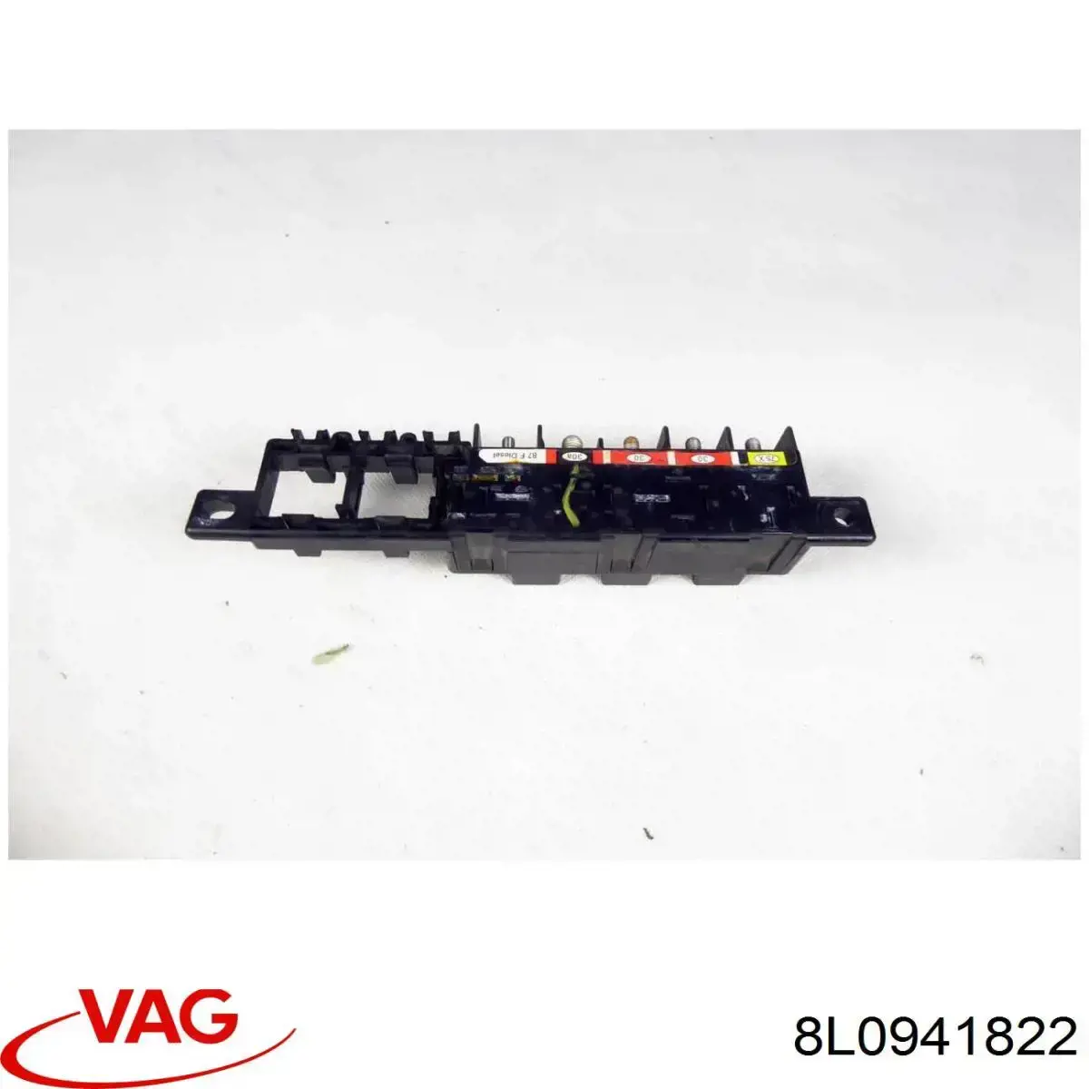 Skrzynka bezpieczników VAG 8L0941822 cena, od 40,60 USD