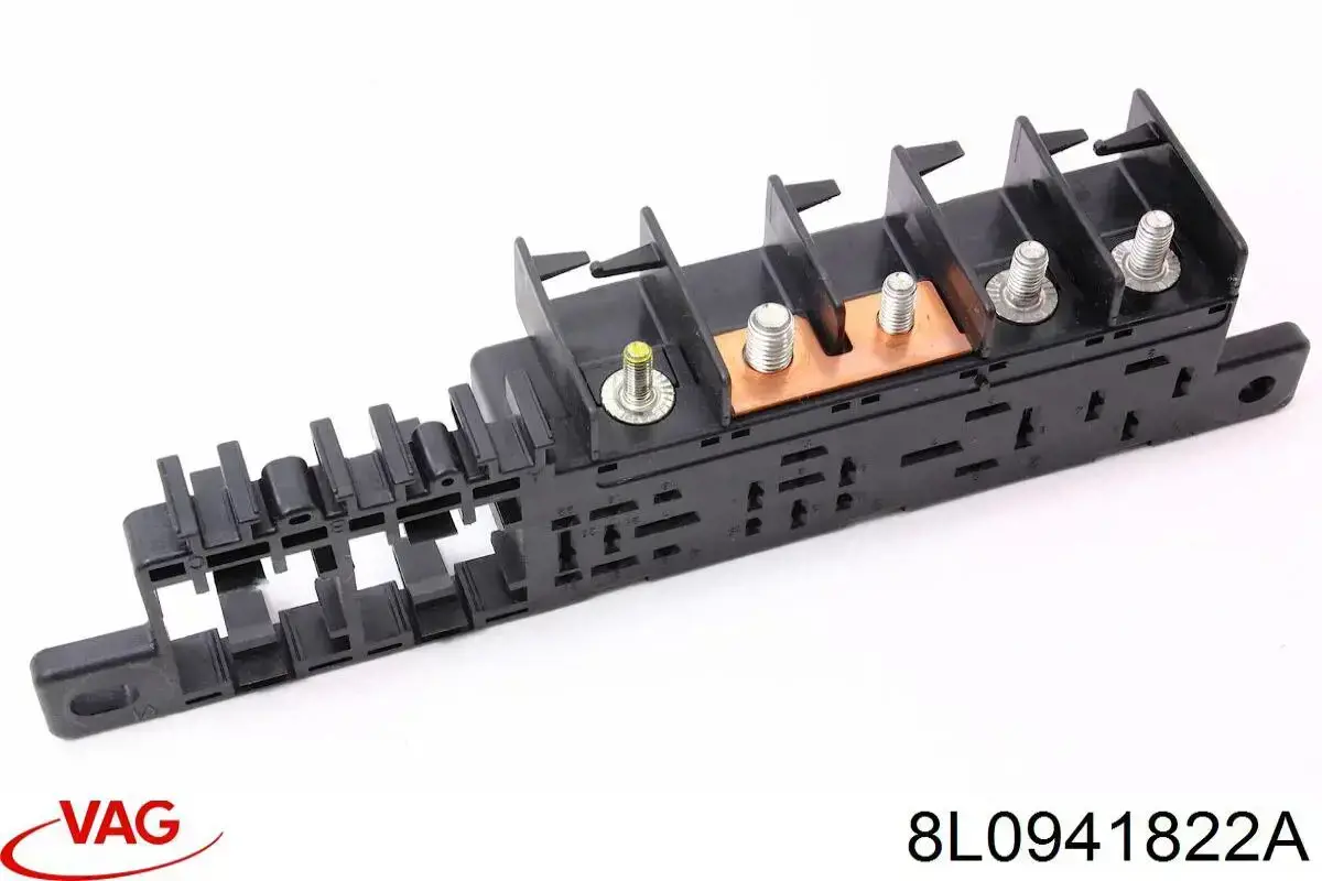 Skrzynka bezpieczników Volkswagen Passat B5 sedana (3B3) (2000 - 2005) cena, od 73,88 USD