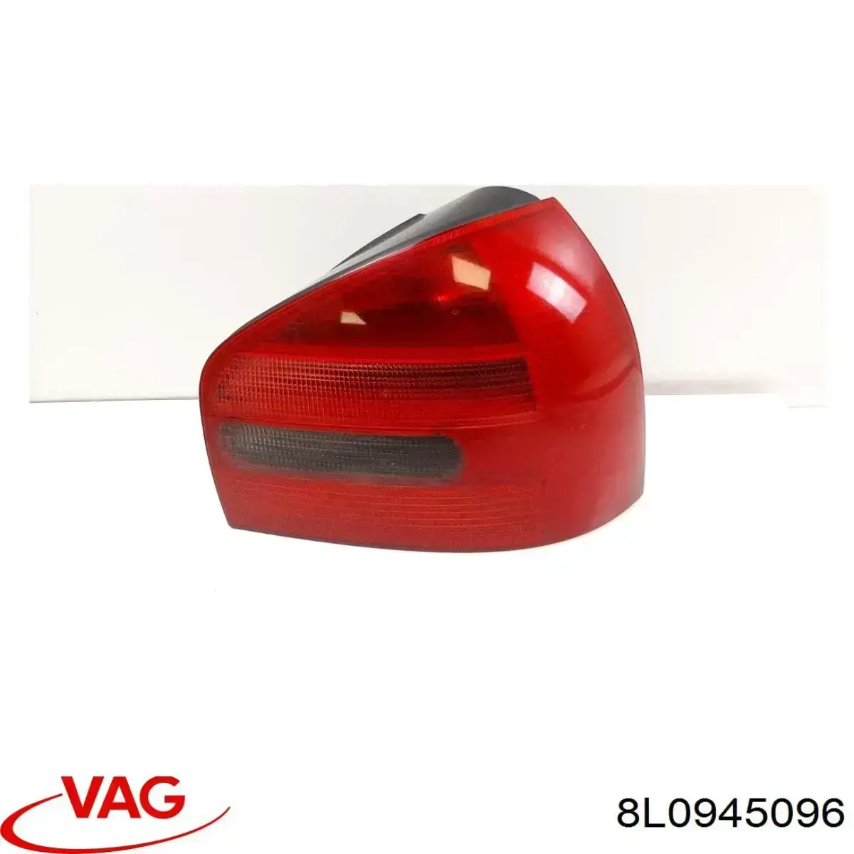 Lampa zespolona tylna prawa VAG 8L0945096 cena, od 52,78 USD
