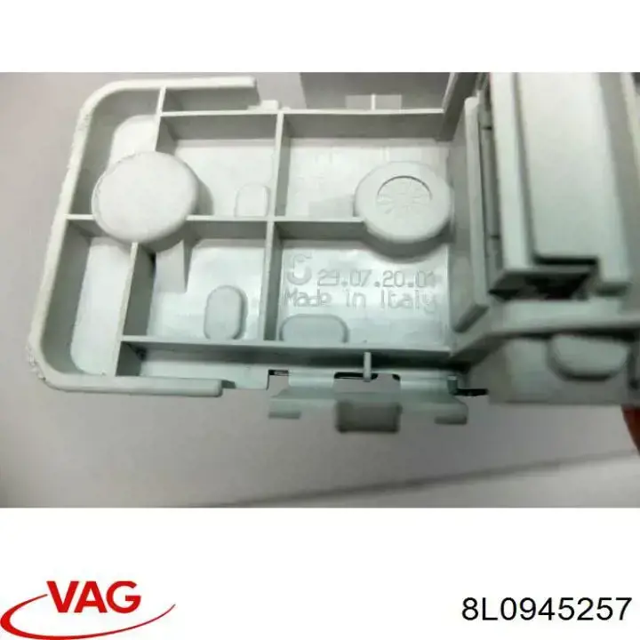 Gniazdo lampy zespolonej tylnej VAG 8L0945257 cena, od 59,59 USD