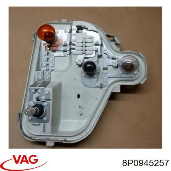 Lampa zespolona tylna prawa zewnętrzna VAG 8P0945257 cena, od 72,83 USD