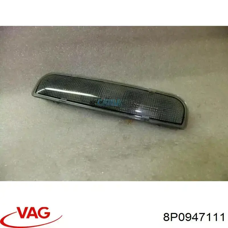 8P0947111 VAG Lampka oświetlenia kabiny tylna