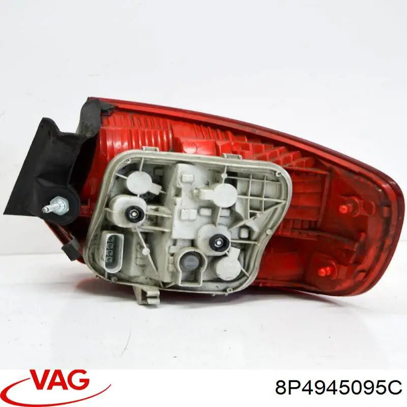 8P4945095C VAG Lampa zespolona tylna lewa zewnętrzna