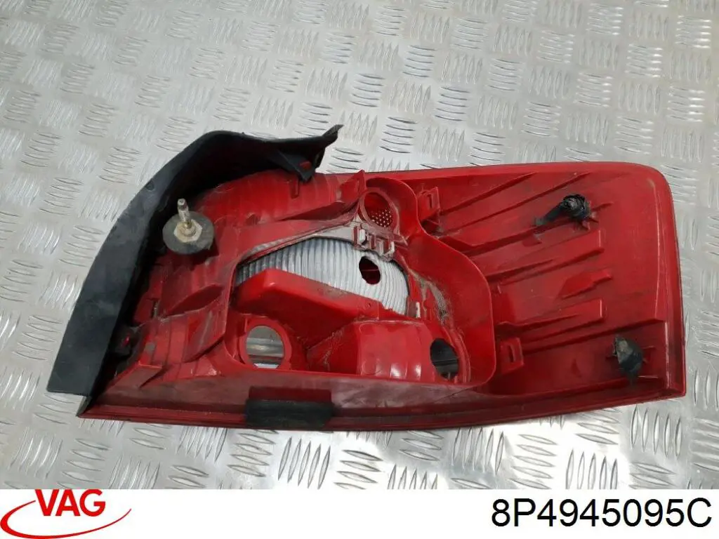 Do koszyka 8P4945095C VAG Lampa zespolona tylna lewa zewnętrzna
