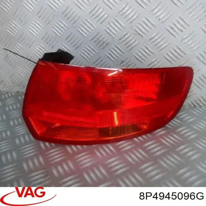 8P4945096G VAG Lampa zespolona tylna prawa zewnętrzna