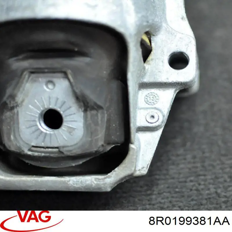 Poduszka (podpora) silnika prawa Porsche 8R0199381AA